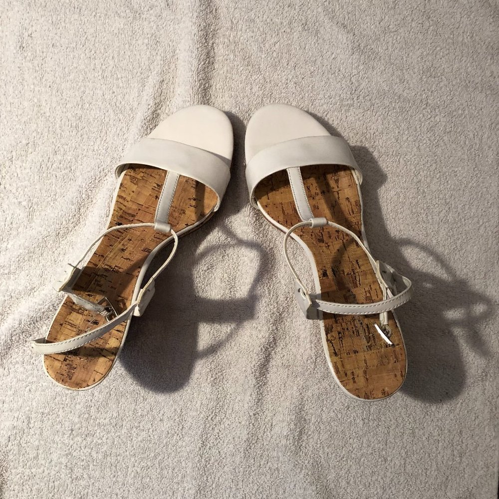 White Patent Bandolino Sandals Size 9